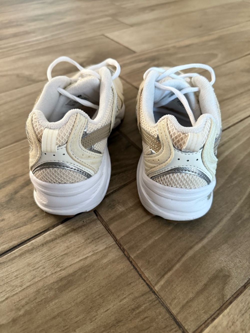 New Balance Beige and White 530- Running Sneakers - Picture 2 of 10